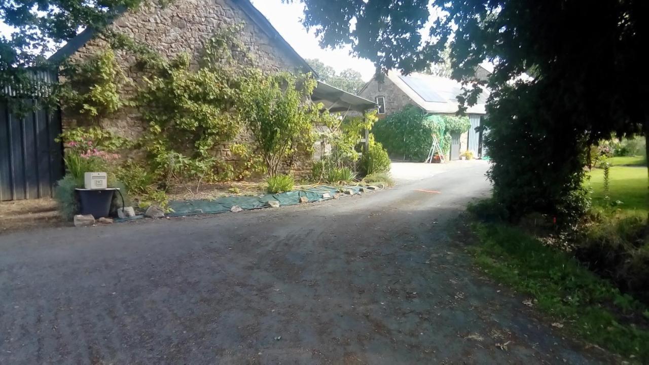 Bienvenue Chez Joelle Et Andre Au 207 Bed & Breakfast Balaze Exterior photo
